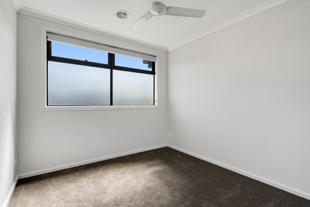 17 Butterfields Walk, Officer VIC 3809 - House For Rent | Domain - Photo 4