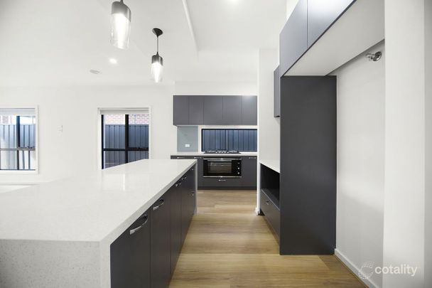 Modern 4 Bedroom Tarneit Home! - Photo 1