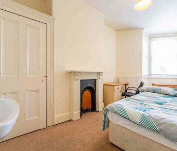 81A Gillygate - Photo 3