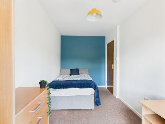 6 bedroom detached house to rent - Photo 1