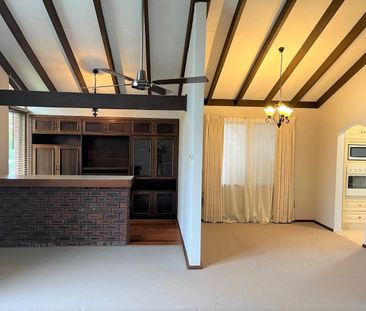 A Duncraig Classic with a Private Poolside Escape - Photo 2