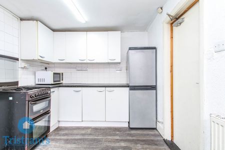 4 bed Semi-Detached House for Rent - Photo 3