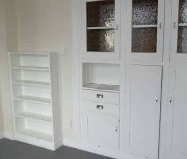 Art deco apartment in iconic building in Te Aro - Photo 3