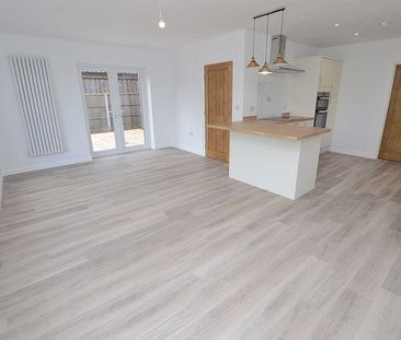 4 bedroom detached house to rent - Photo 2