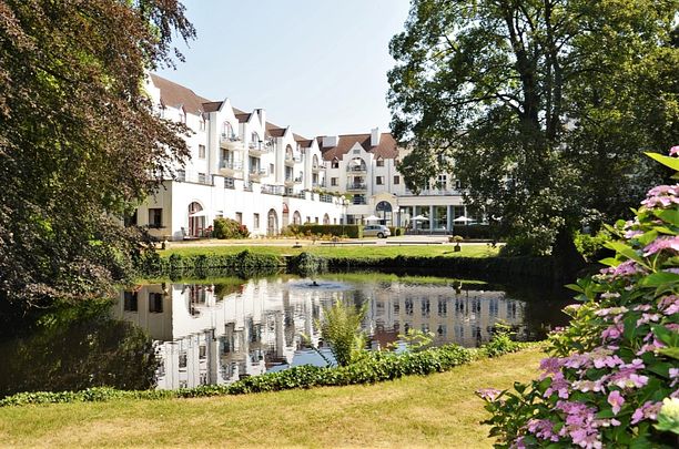Service-appartement in centrum Brugge, met zicht op prachtige tuin - Photo 1