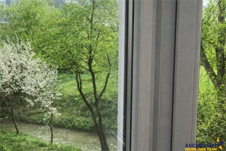 Prima ! Garsoniera cu balcon, parcare, vedere spre munte, Ba - Fotografie 5