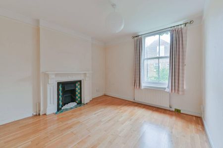 3 bedroom flat to rent - Photo 4