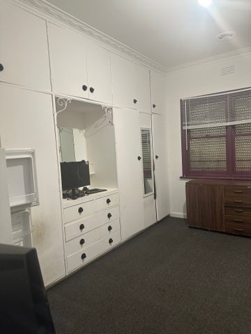 Yarraville - Photo 2