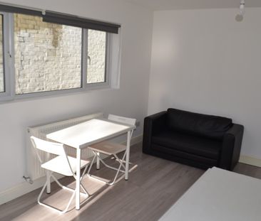 Studio Flat, Albert Road, IG1 - Photo 2