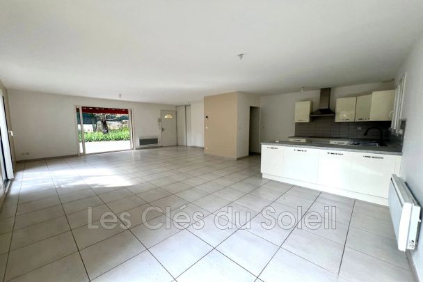 Location villa 4 chambres 111 m² Le Revest-les-Eaux - Photo 1