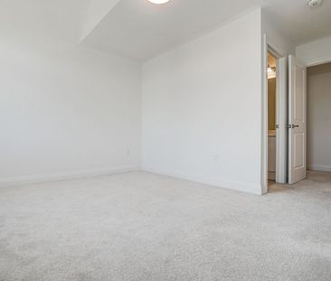 For Lease - 1404 Mockingbird Square, Pickering, Ontario - Photo 2