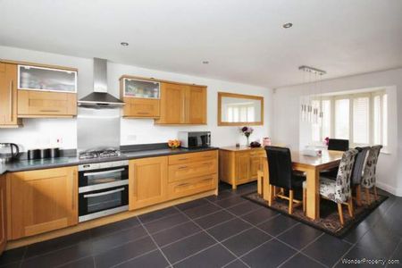 4 bedroom property to rent in Bracknell - Photo 5