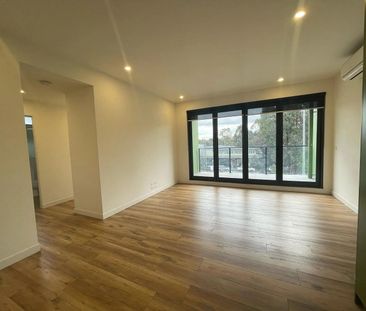 Stunning Apartment In Ideal Location! - Photo 1