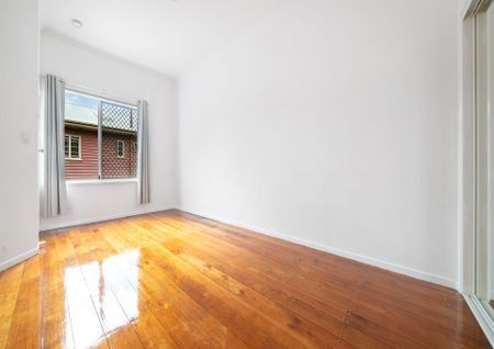 1 Bedroom Unit with Private Courtyard! - Photo 2