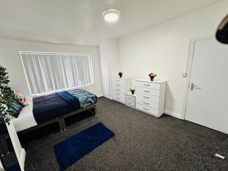 1 bedroom in a house share to rent - Photo 4