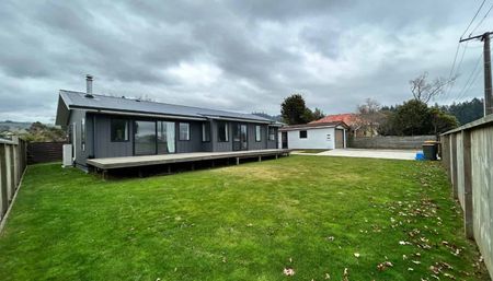 4 bedroom in Lynmore - Photo 2