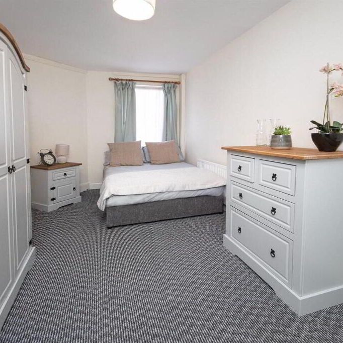 Room 2, 96 Cromwell Road, Belfast, BT7 1JY - Photo 2