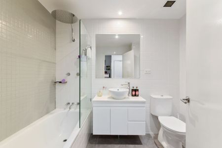 Split-Level Apartment in the Heart of Pacific Square - Photo 5