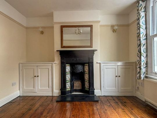 2 bedroom end of terrace house to rent - Photo 1