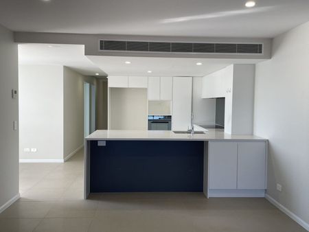 LUXURY LIVING WITH 3 BEDROOMS, STUDY & 2 CAR SPACES! - Photo 2