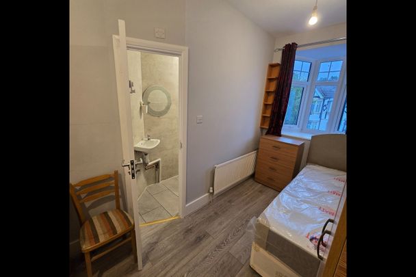 Studio Flat, London, SW16 - Photo 1