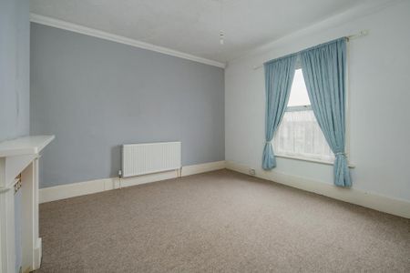 4 bedroom semi-detached house to rent - Photo 5