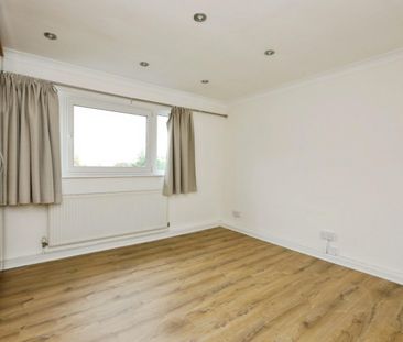 2 bedroom Flat To Let - Photo 5