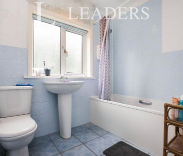 2 bedroom semi-detached house to rent - Photo 5