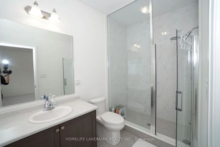 Condo Townhouse For Lease | N9246880 - Photo 2
