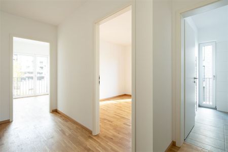 Schön geschnittene 2-Zi. Whg. mit EBK und Balkon, Parkett, FBH, TG-Stellpl. mgl. - Foto 2