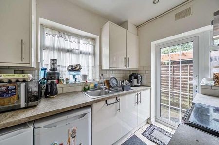 Springfield Close, Stanmore, HA7 - Photo 5