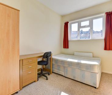 1 bedroom in a house share to rent - Photo 4