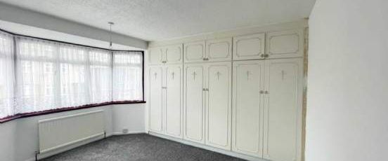 3 bedroom property to rent in Romford - Photo 1