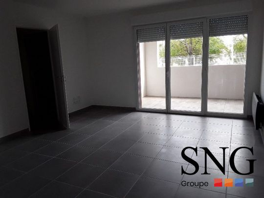 T3 AVEC TERRASSE ET DEUX PARKINGS EXT - Photo 1