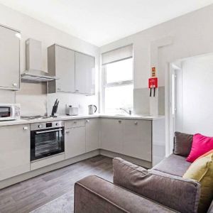 5 bedroom apartment to rent - Photo 2