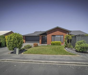 Executive Three Bedroom Family Home in Burnside High School Zone! - Photo 4
