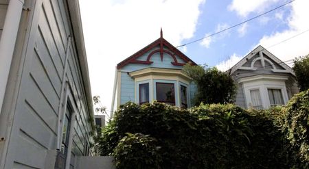 Charming pet friendly Home on Wallace Street – Your Perfect Sanctuary! - Photo 5