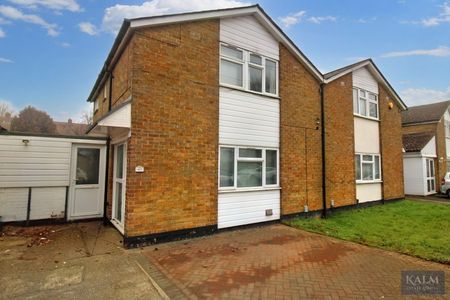 Bedwell Crescent, Stevenage, Hertfordshire - Photo 3