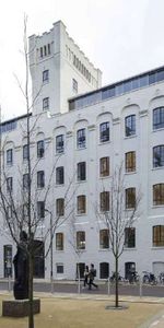 Impressive one bedroom apartment on the fourth floor of this historic popular development. - Photo 3