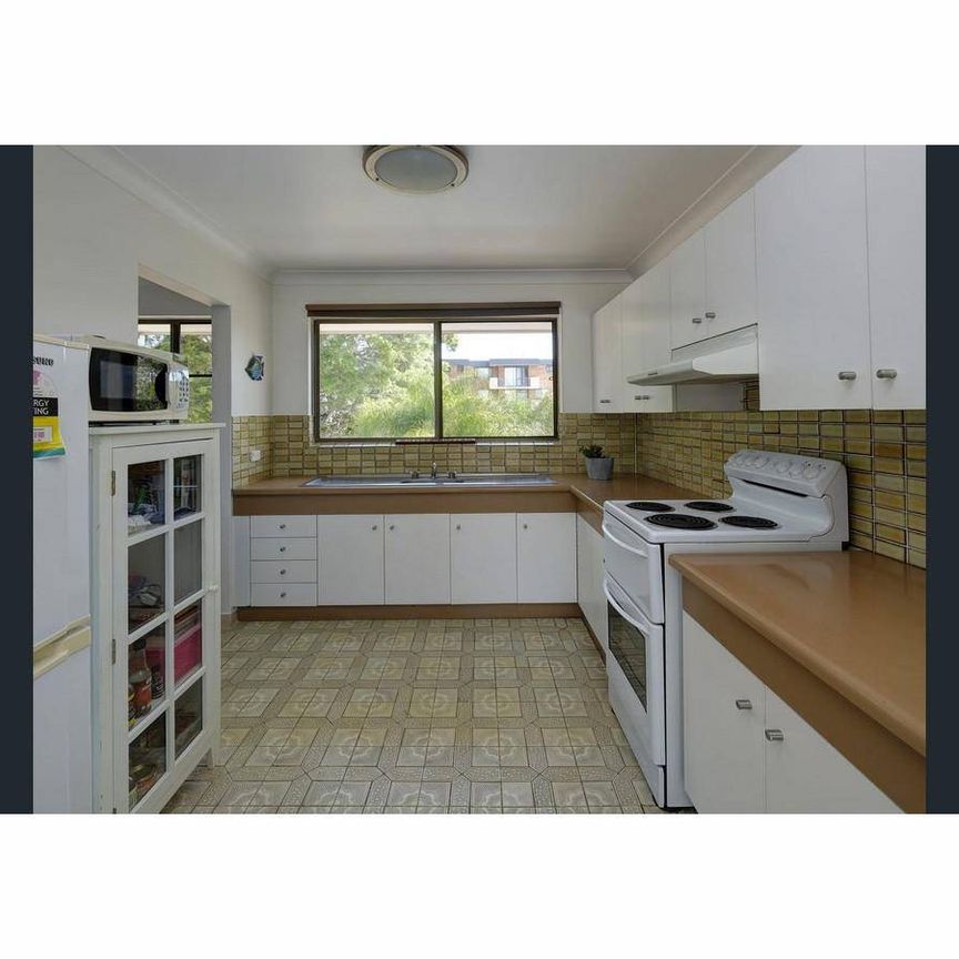 Spacious 2 bedroom Unit In The Heart Of Tuncurry - Photo 1