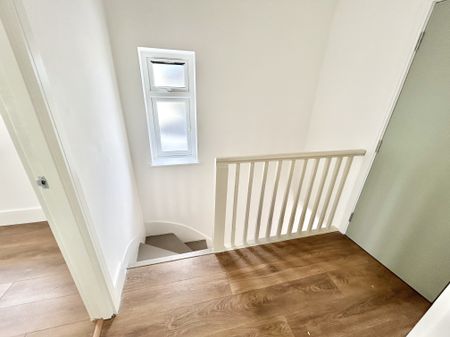 Bitterne Road West, Southampton - Photo 5