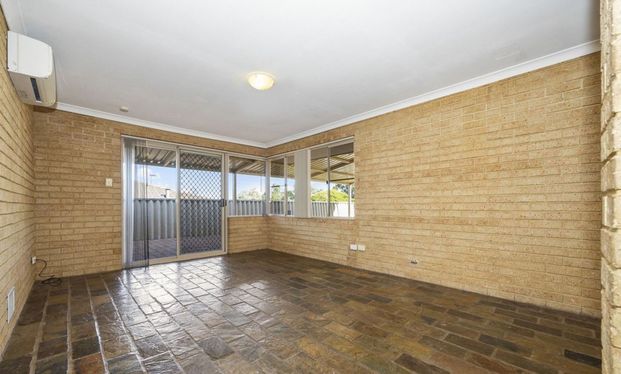 Spacious 3x2 Family Home on a Massive Block – Clarkson - Photo 1