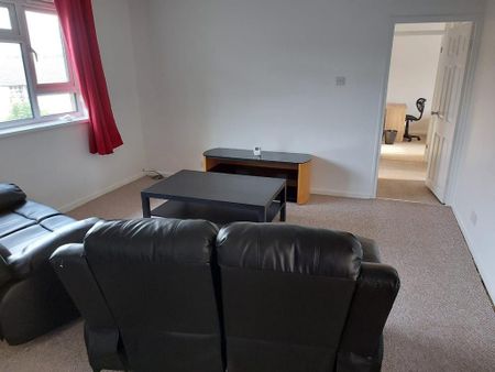 2 bedroom flat to rent - Photo 3