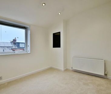 3 bedroom end of terrace house to rent - Photo 5