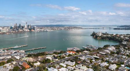 Luxury Living in the Heart of Devonport! - Photo 3