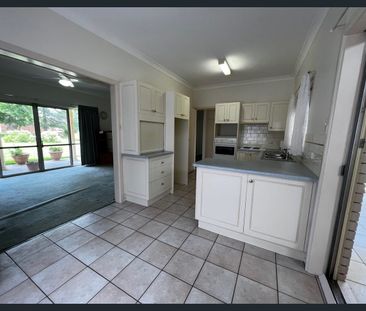 54 Banksia Crescent, Dubbo, NSW 2830 - Photo 2