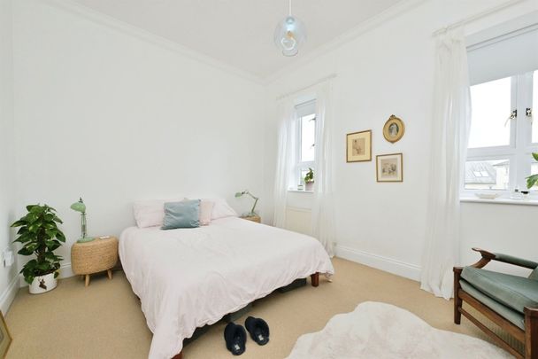 High street - Photo 1