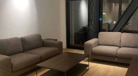 Stylish apartment with great outdoor space - Photo 2