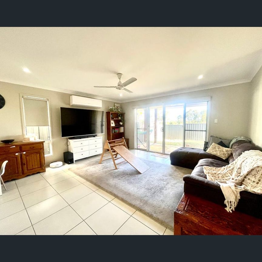 Modern 4 Bedroom Family Home in Quiet area - Photo 1