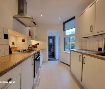 Eaton Park Road, Palmers Green, N13 - Photo 2